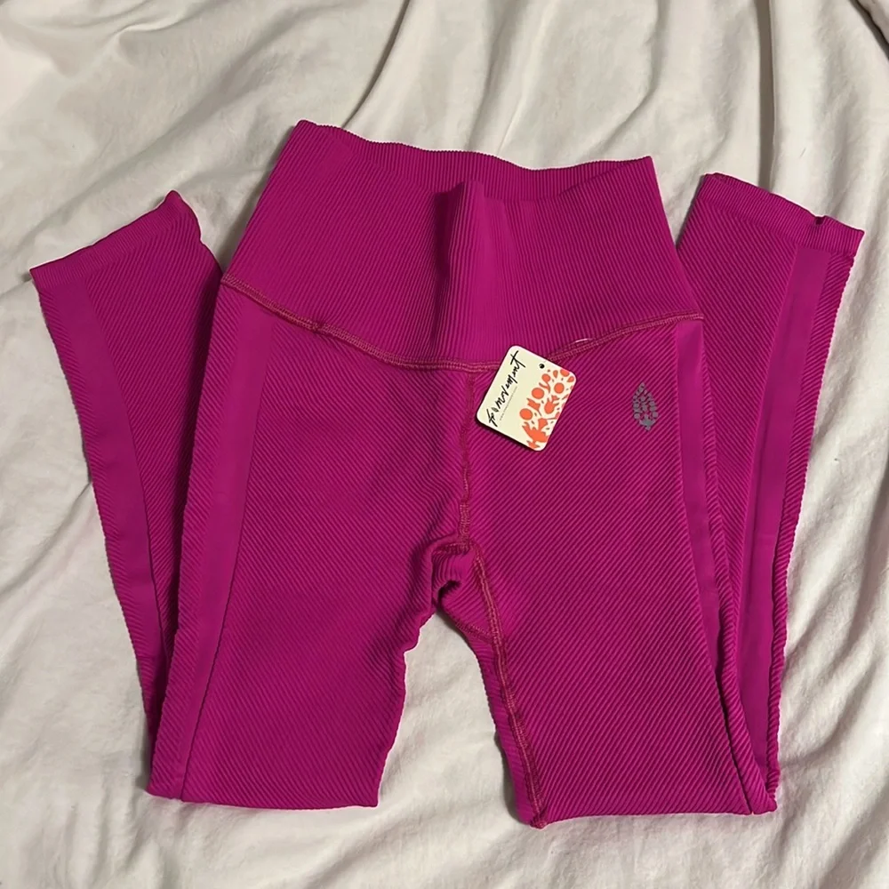 Two Free People Free Throw Leggings - Picture 4 of 5